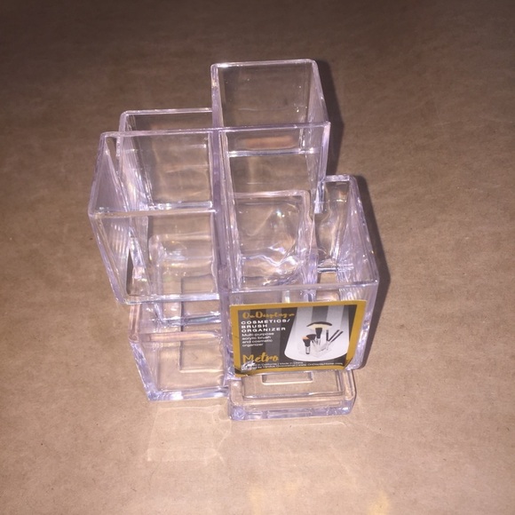 Clear Cosmetics makeup brushes holder organizer - Picture 2 of 10